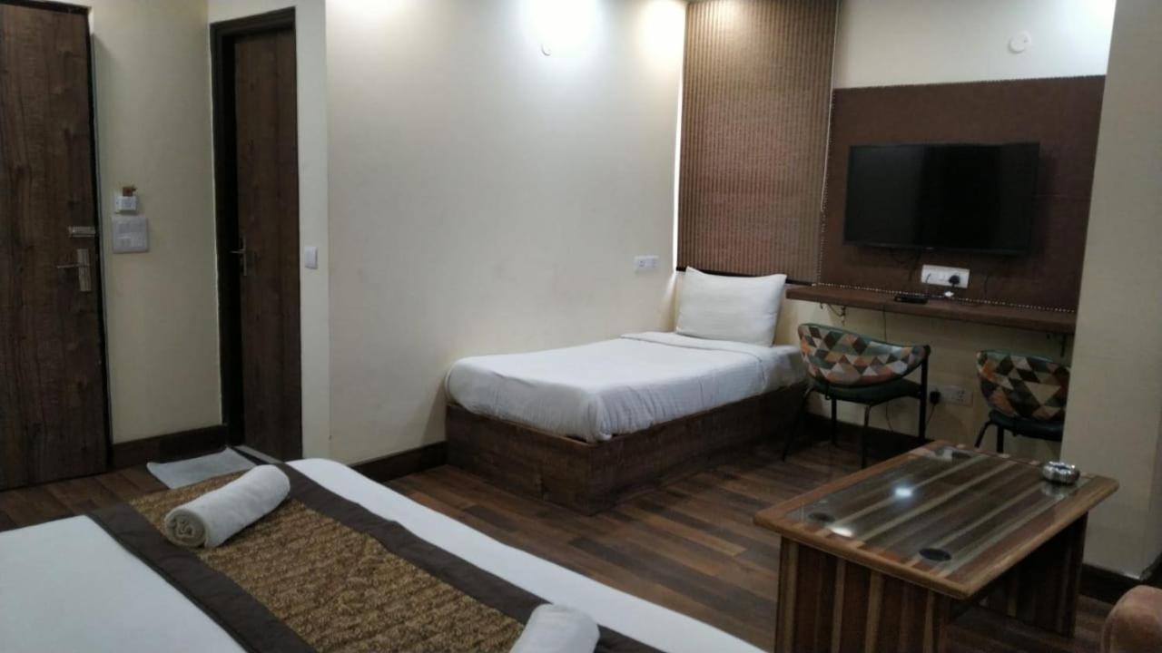 Hotel Singh Continetal Delhi  Exteriör bild
