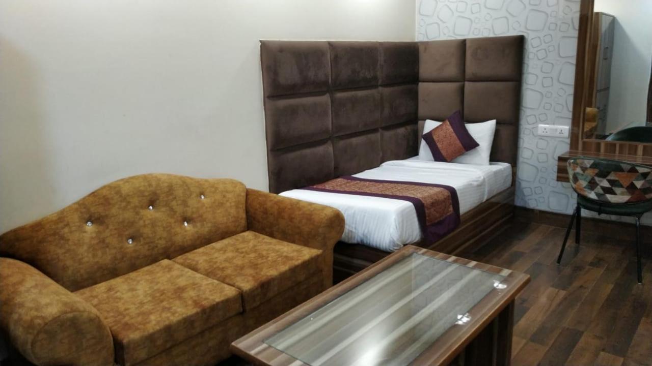 Hotel Singh Continetal Delhi  Exteriör bild