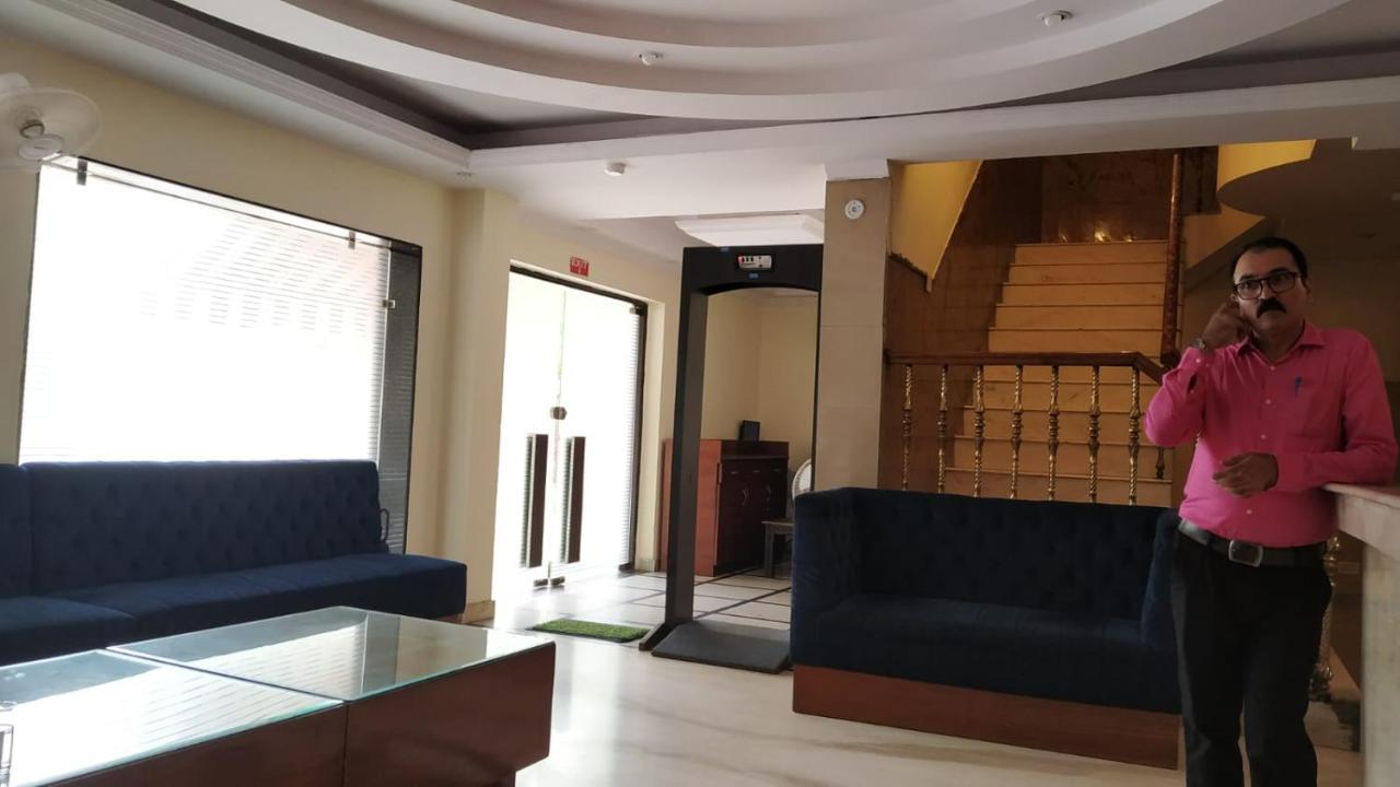 Hotel Singh Continetal Delhi  Exteriör bild