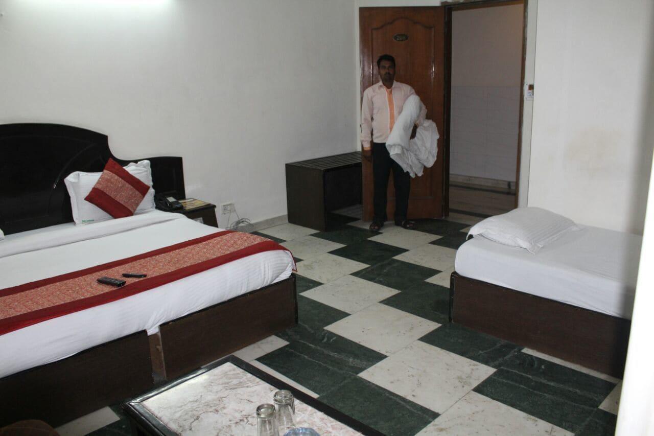 Hotel Singh Continetal Delhi  Exteriör bild
