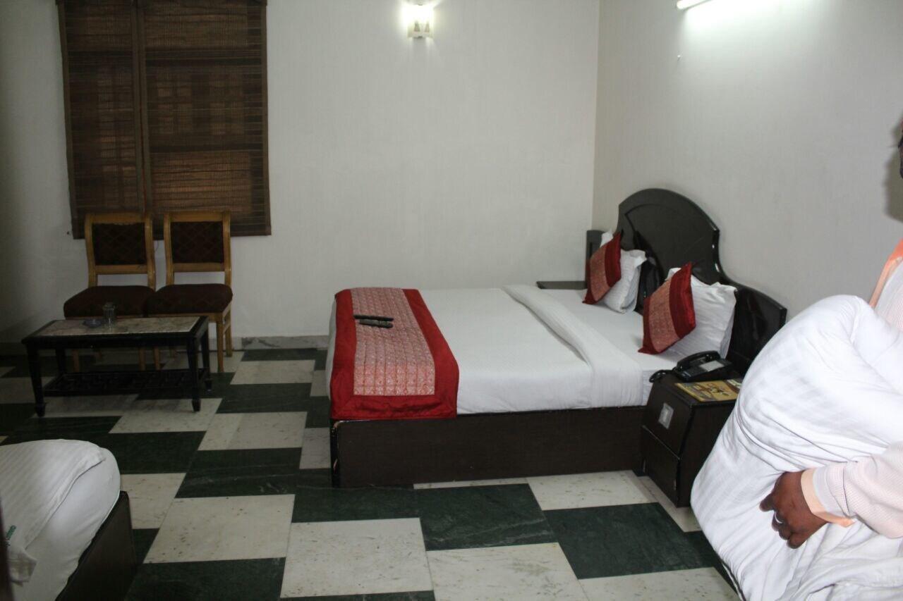 Hotel Singh Continetal Delhi  Exteriör bild