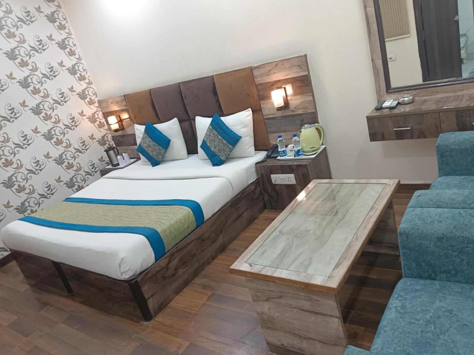 Hotel Singh Continetal Delhi  Exteriör bild