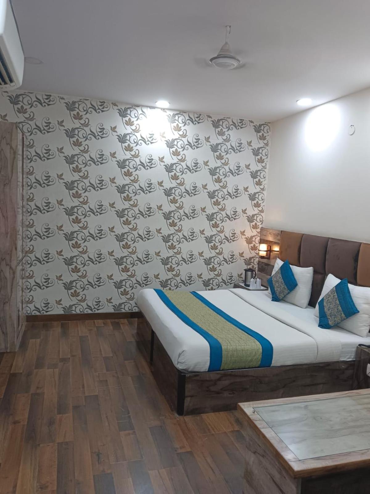 Hotel Singh Continetal Delhi  Exteriör bild